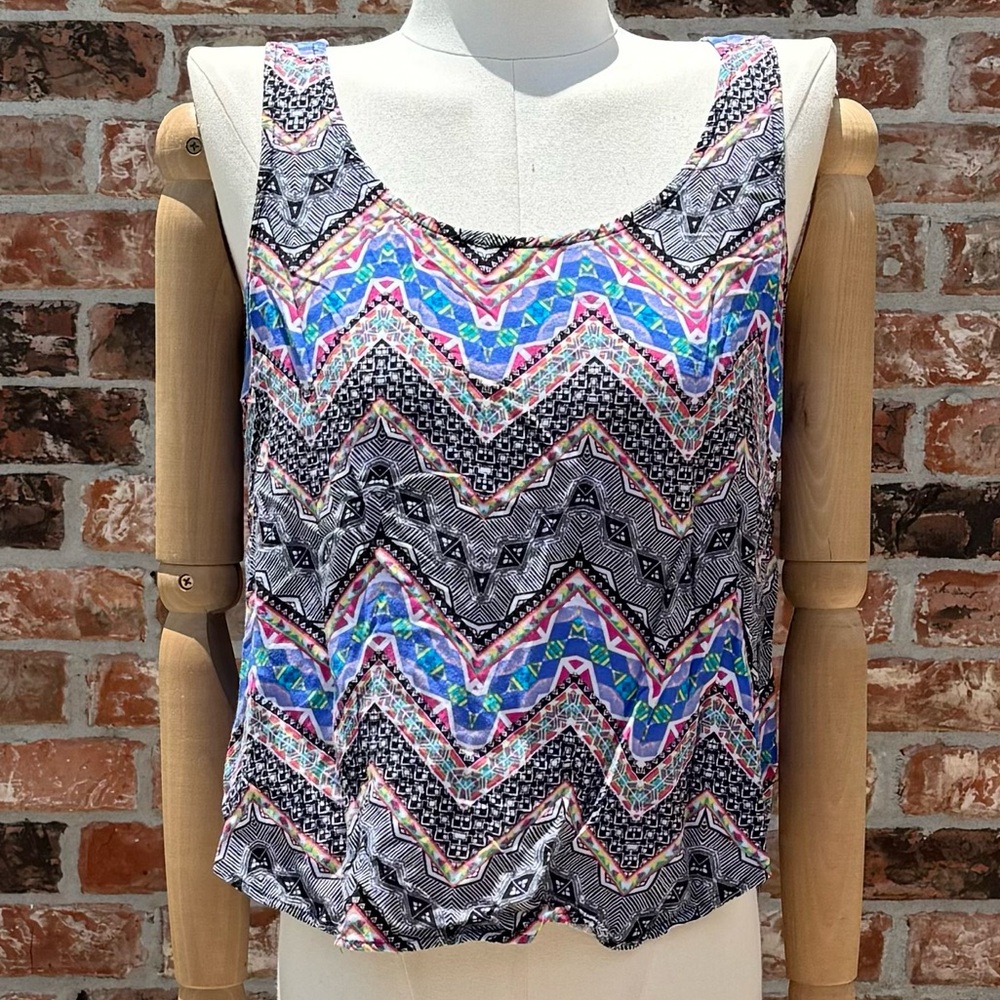 Colorful chevron hi-low crop top / M / Excellent condition
